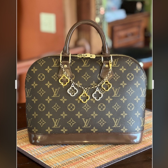 ❗️SOLD❗️🥰💙LV ALMA PM TRENDY SUPER ATTRACTIVE💙🥰 - Picture 3 of 16